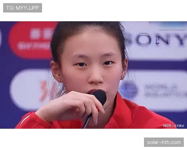 陈芋汐赛场像冰山女王，机场咖啡摊前却笑成邻家女孩——这种反差谁顶得住